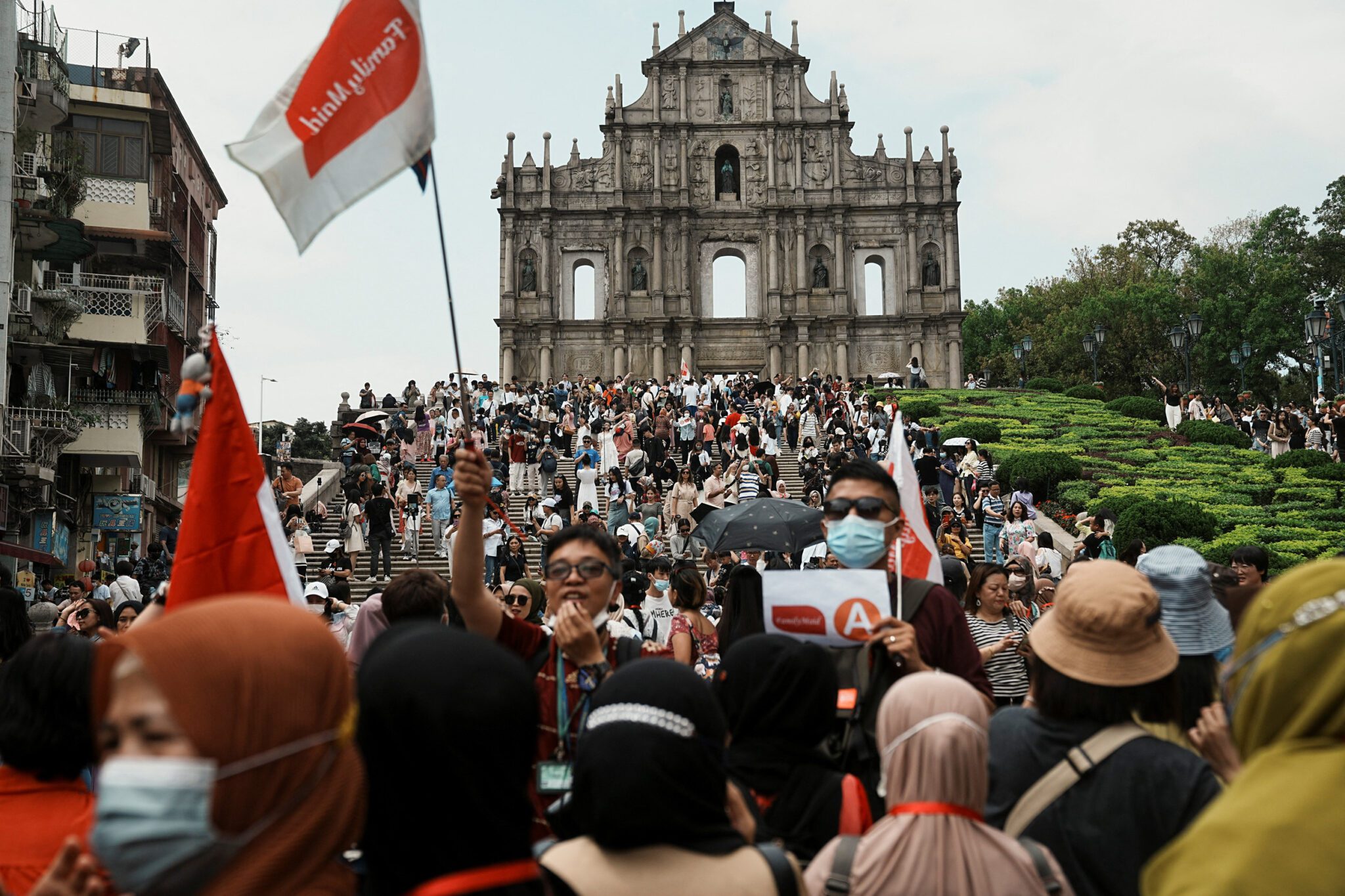 A view of the crowds in front of  the ruins of Saint Paul over Labor Day weekend in Macau 2023. Source: Reuters