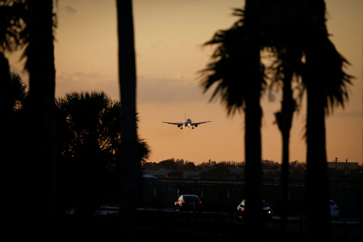 An aircraft approaches to land at Miami International Airport after the Federal Aviation Administration (FAA) said it had slowed the volume of airplane traffic over Florida due to an air traffic computer issue, in Miami, Florida, U.S. January 2, 2023. Source: Reuters/Marco Bello.