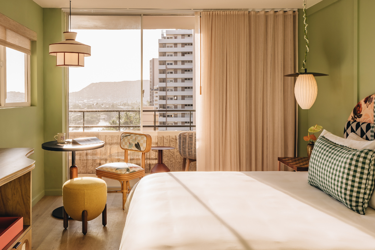 One of the guest rooms at the new Wayfinder Waikiki hotel. Source: Surf Please.