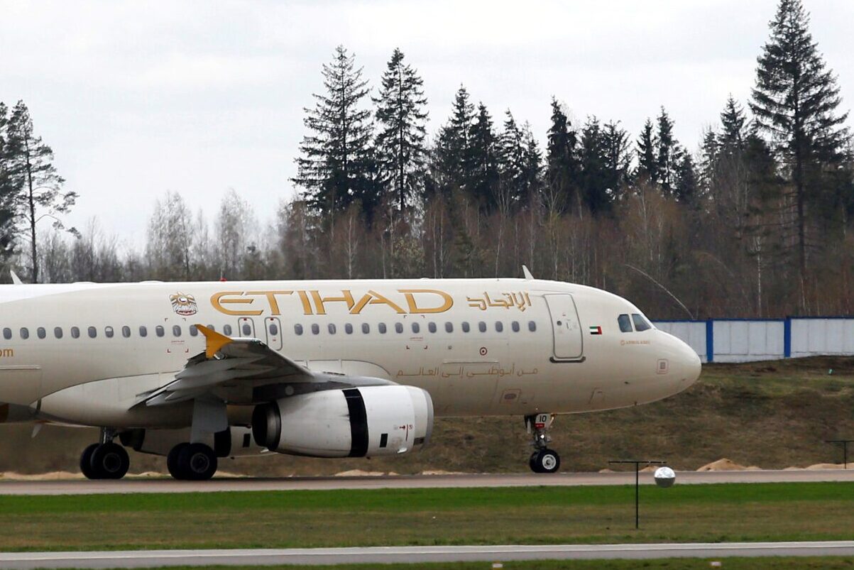 An Etihad Airways Airbus A320-200 at the National Airport Minsk, Belarus, April 19, 2018. Photo by Vasily Fedosenko. Source: Reuters.