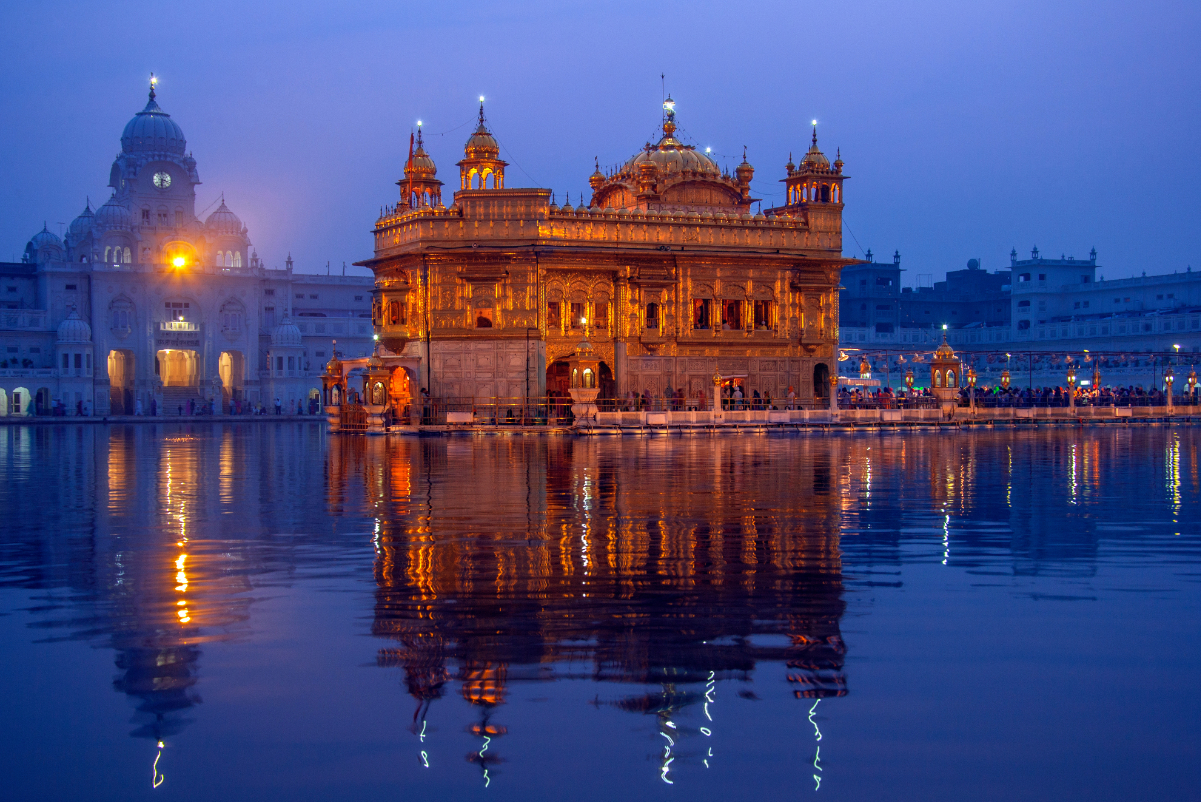 Evening view of a popular tourist destination, The Golden Temple or Harmandir Sahib in the city of Amritsar in India. Photo: MrAllen. Source: Adobe.