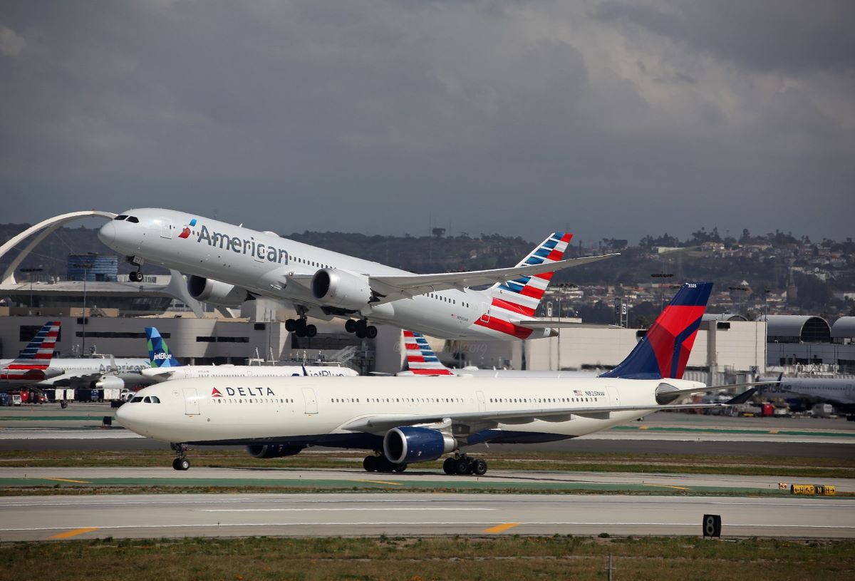 Directeuren van Amerikaanse luchtvaartmaatschappijen zien geen tekenen van vertraging naarmate het reizen stijgt