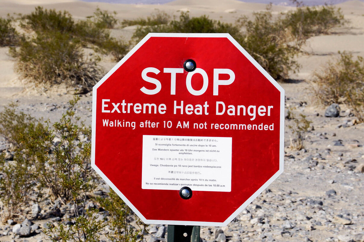 A sign reminding visitors about the scorching heat at Death Valle
