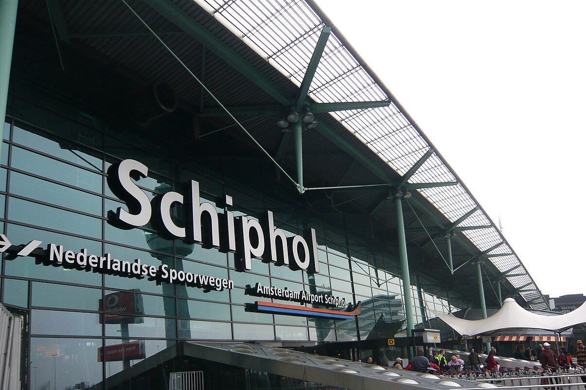 The Dutch airline industry is vehemently opposed to air caps at Schipol Airport