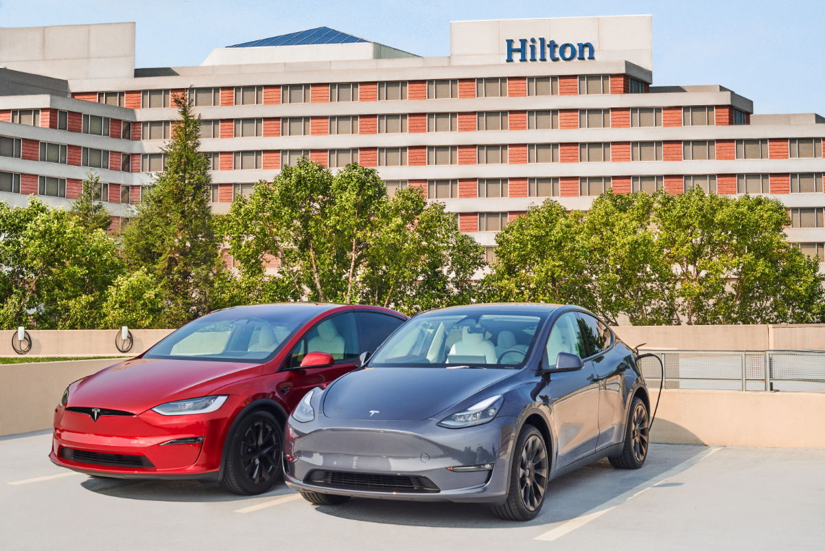 Cars at the Hilton McLean Tysons Corner being charged by Tesla Universal Chargers. Source: Hilton.