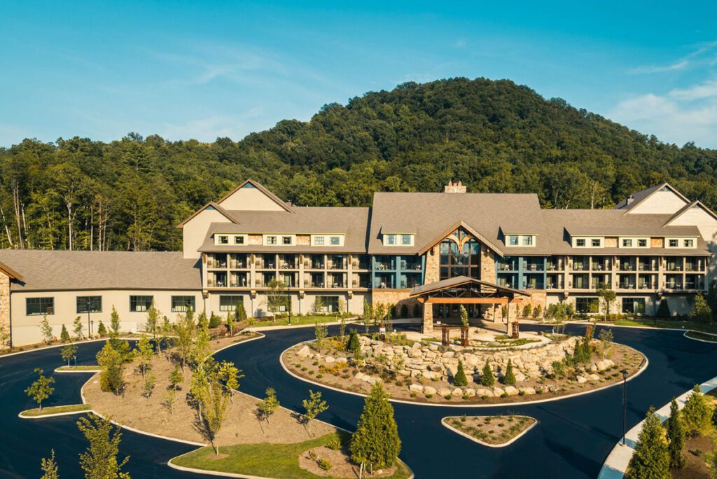 exterior of heartsong dollywood resort hotel