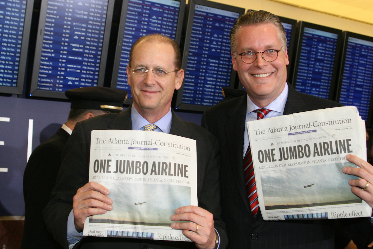 Delta CEO Richard Anderson (left) and then-President Ed Bastian (right) after the announcement of the airline's merger with Northwest in 2008. (Delta)