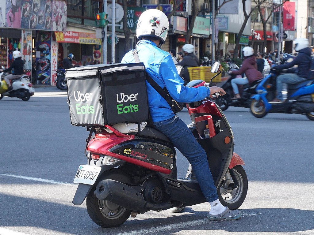 Uber Eats on Minquan Road