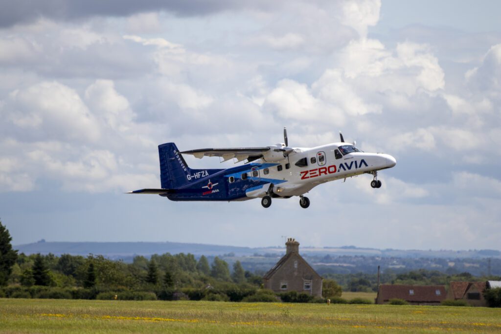 Plane flying with ZeroAvia prototype hydrogen-electric engines