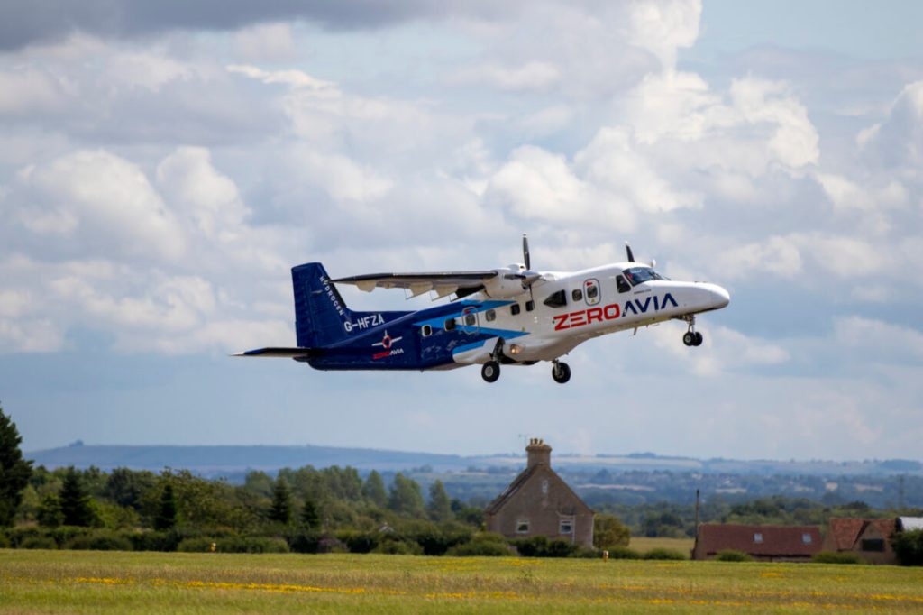 Plane flying with ZeroAvia prototype hydrogen-electric engines