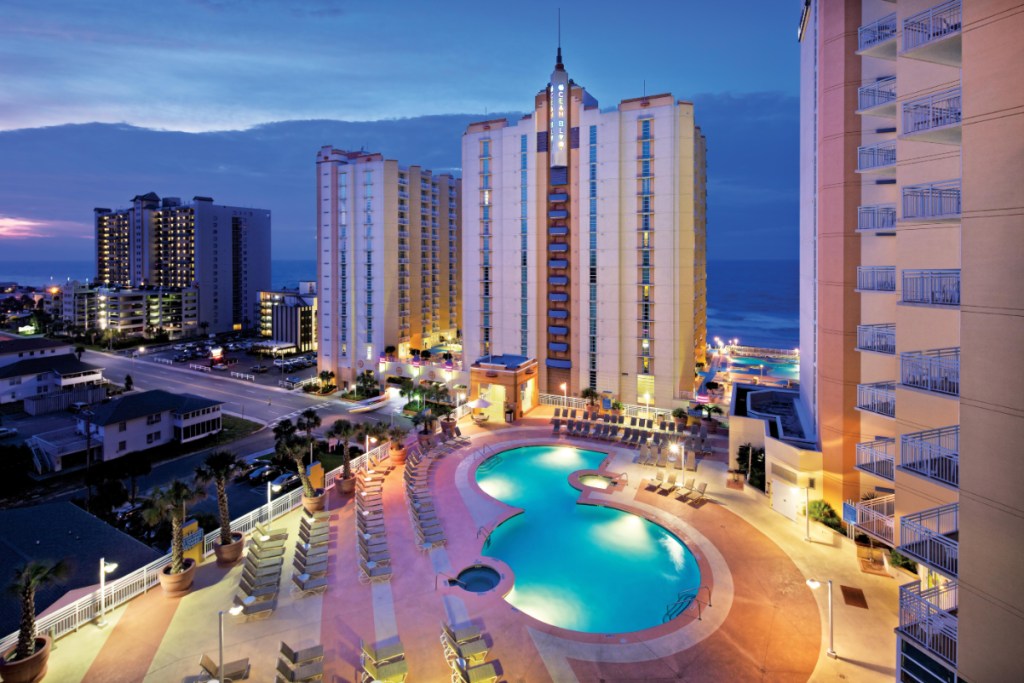 exterior with pool of Club Wyndham Ocean Boulevard in Myrtle Beach in South Carolina