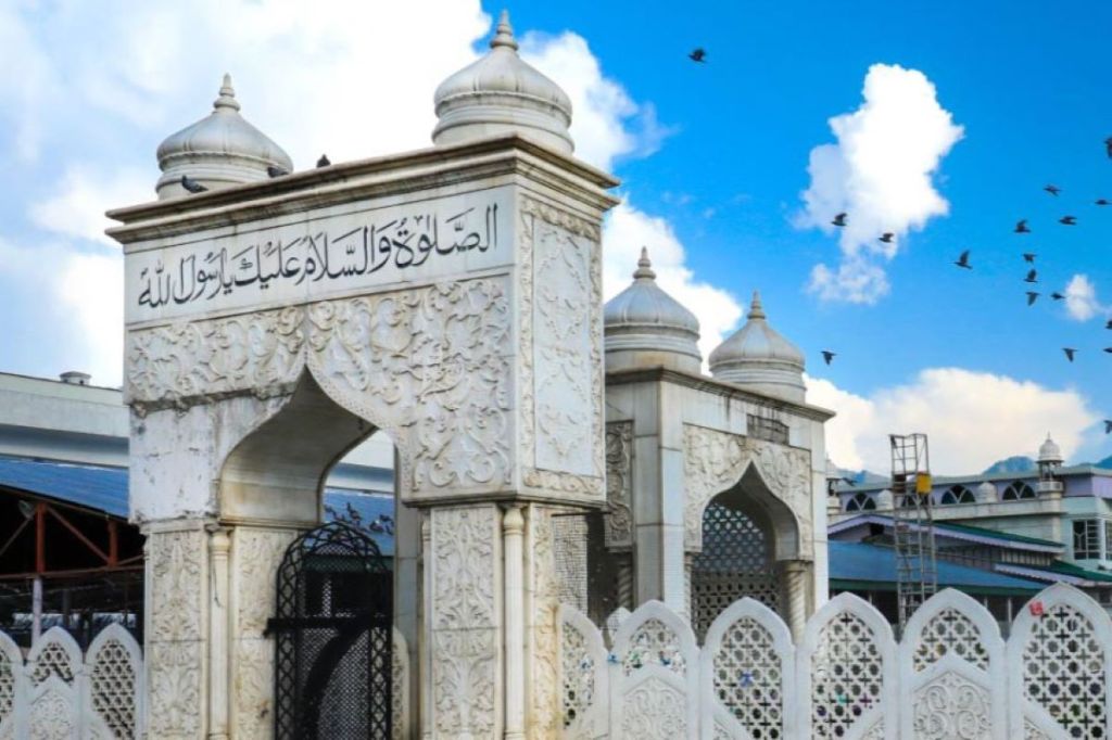 The project to develop Hazratbal Shrine in Srinagar will be inaugurated.