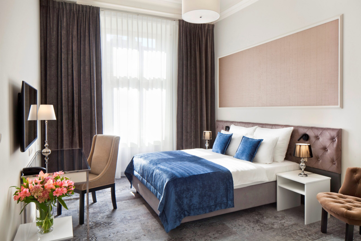 A guest room at the Wyndham Grand Krakow hotel, which opened in 2023. Source: Wyndham.