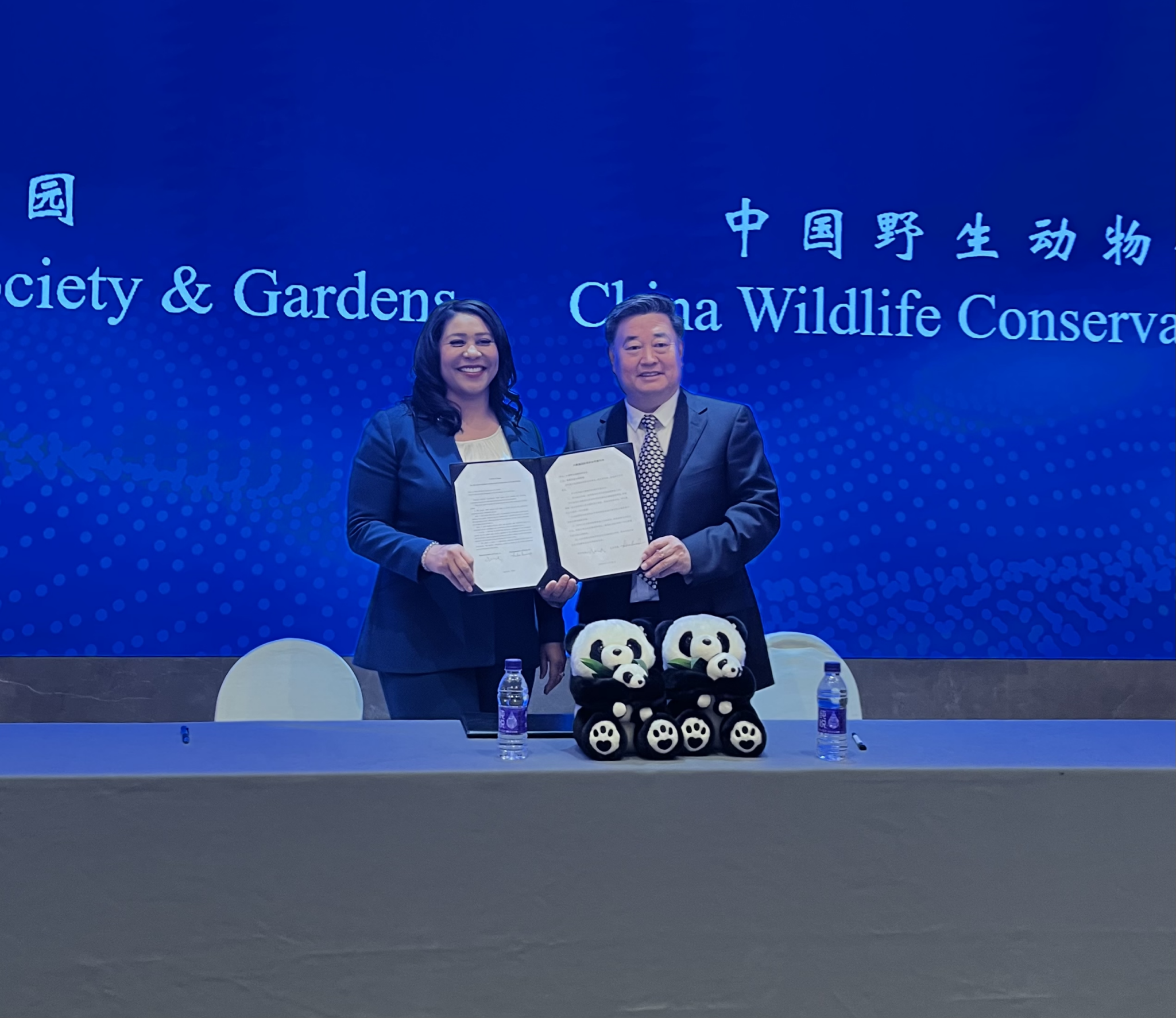 San Francisco Mayor London Breed and Wu Minglu, secretary general of the China Wildlife Conservation Association, at the panda memorandum signing. Source: San Francisco Travel
