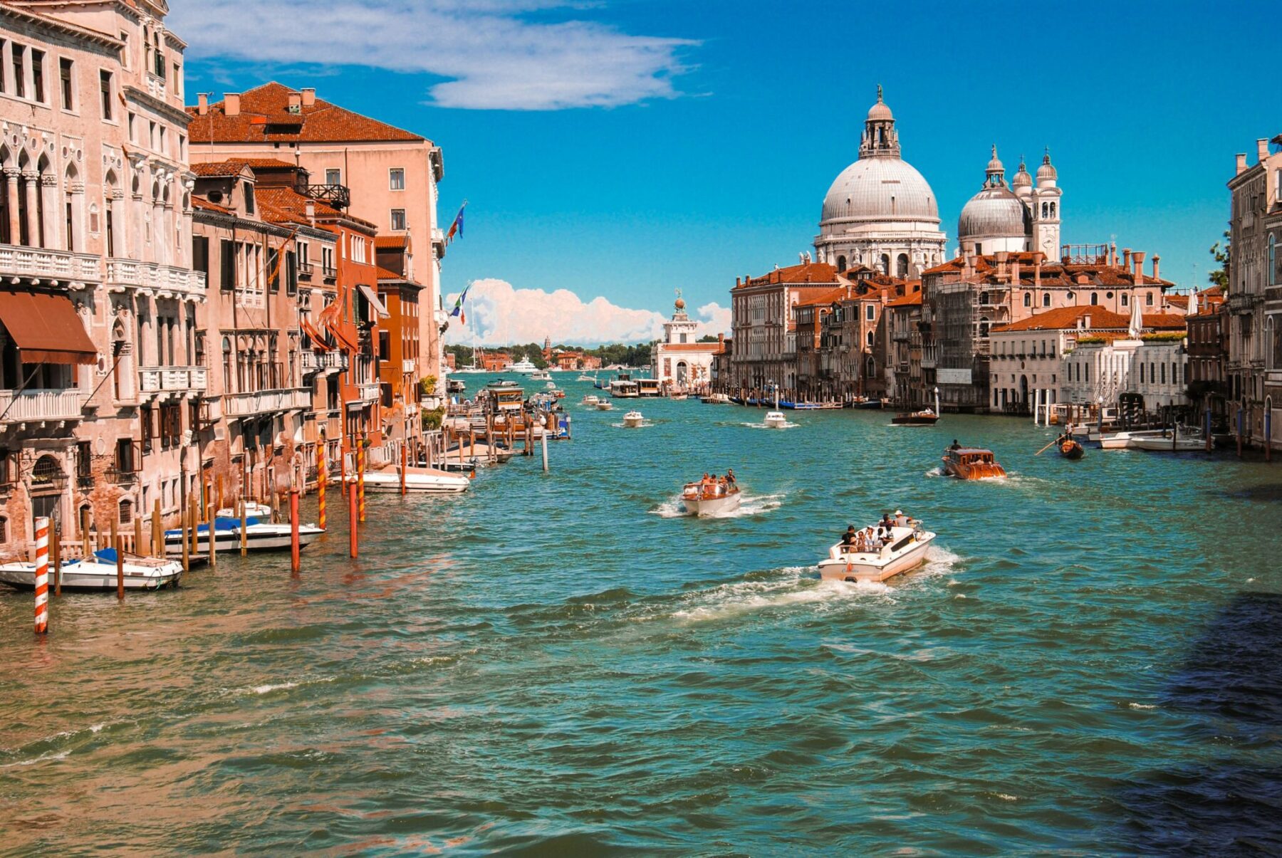 Venice Grand Canal, Italy. Dan Novac on Unsplash