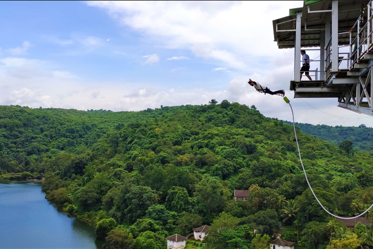 Image: Bungee jumping in Goa