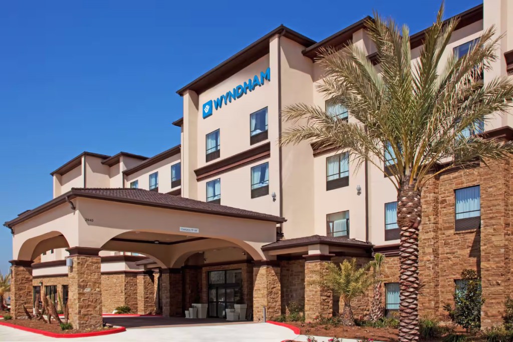 exterior of a Wyndham hotel in Louisiana on a sunny day