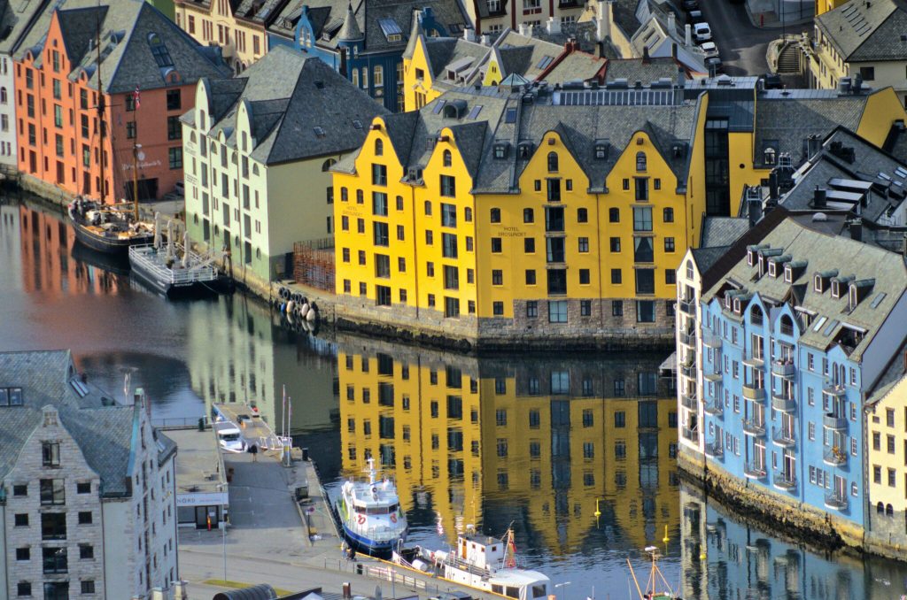 Colorful 18th century buildings along an urban waterway.