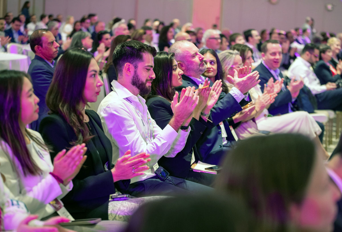 image of a audience applauding.