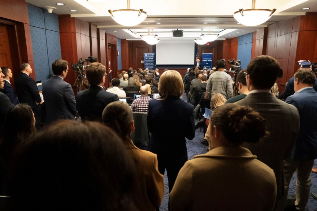 u.s. Senate visitors gallery committee room