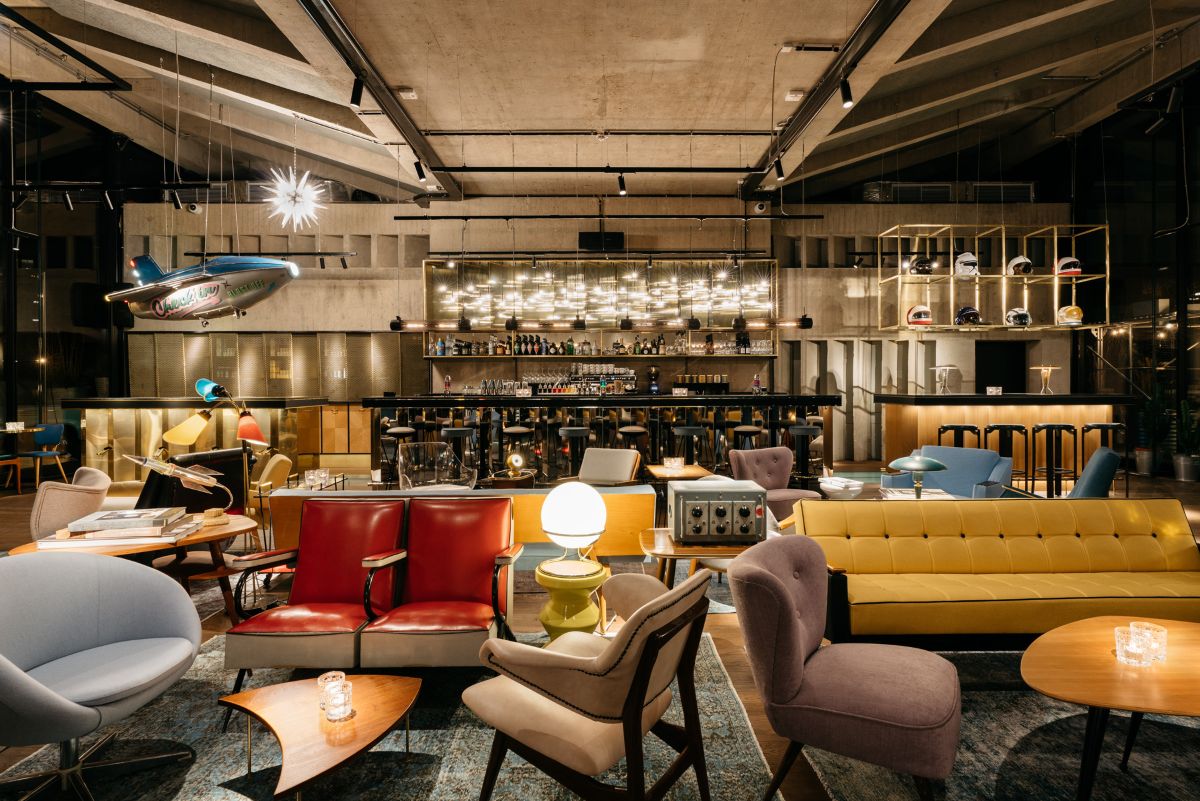 hotel lounge
