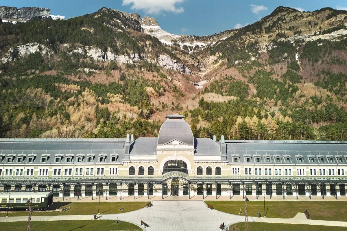 luxury hotel exterior
